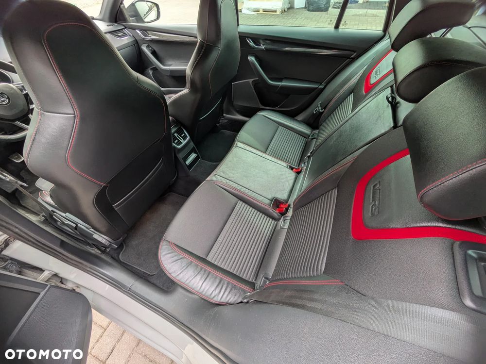 Skoda Octavia 2.0 TSI RS - 13