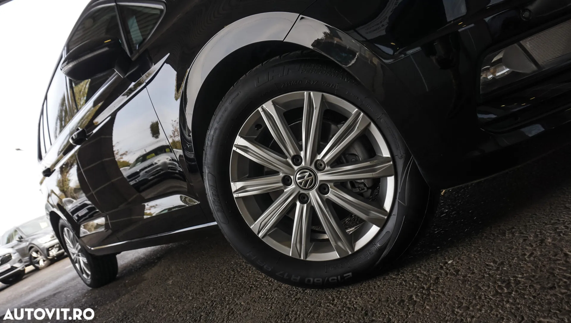 Volkswagen Touran 2.0 TDI DSG Comfortline - 31