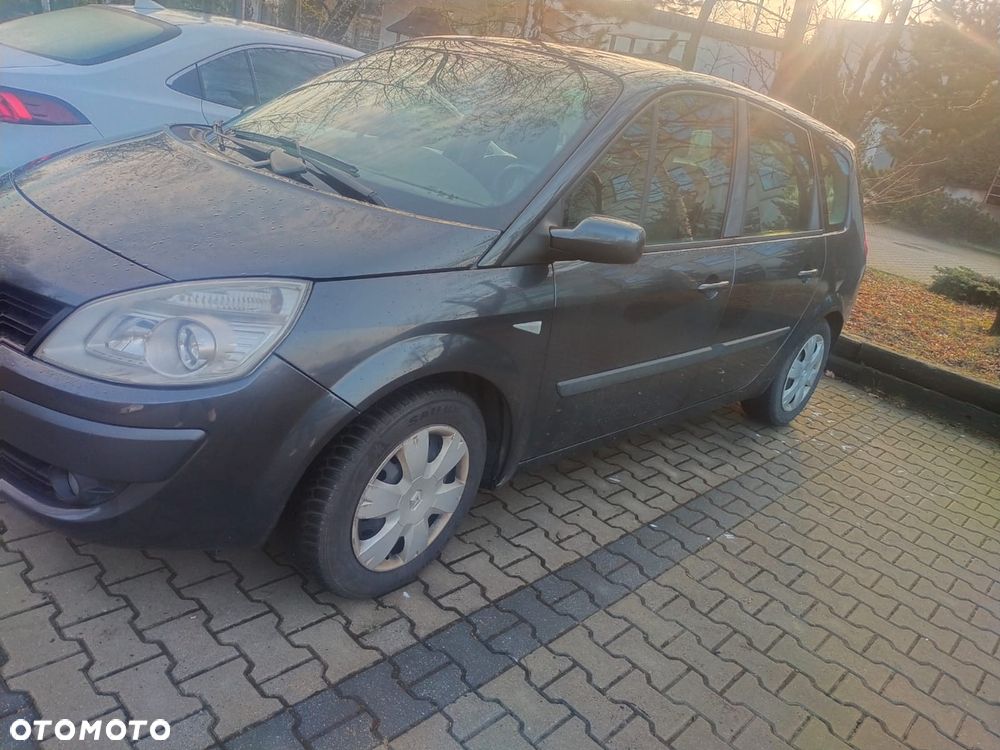 Renault Grand Scenic - 1