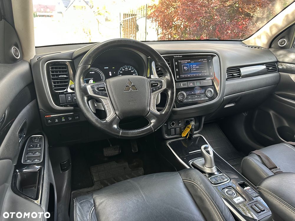 Mitsubishi Outlander 2.0 4WD Plug-In Hybrid Top - 5