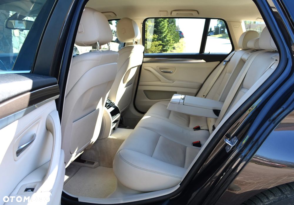 BMW Seria 5 520d xDrive Touring - 8