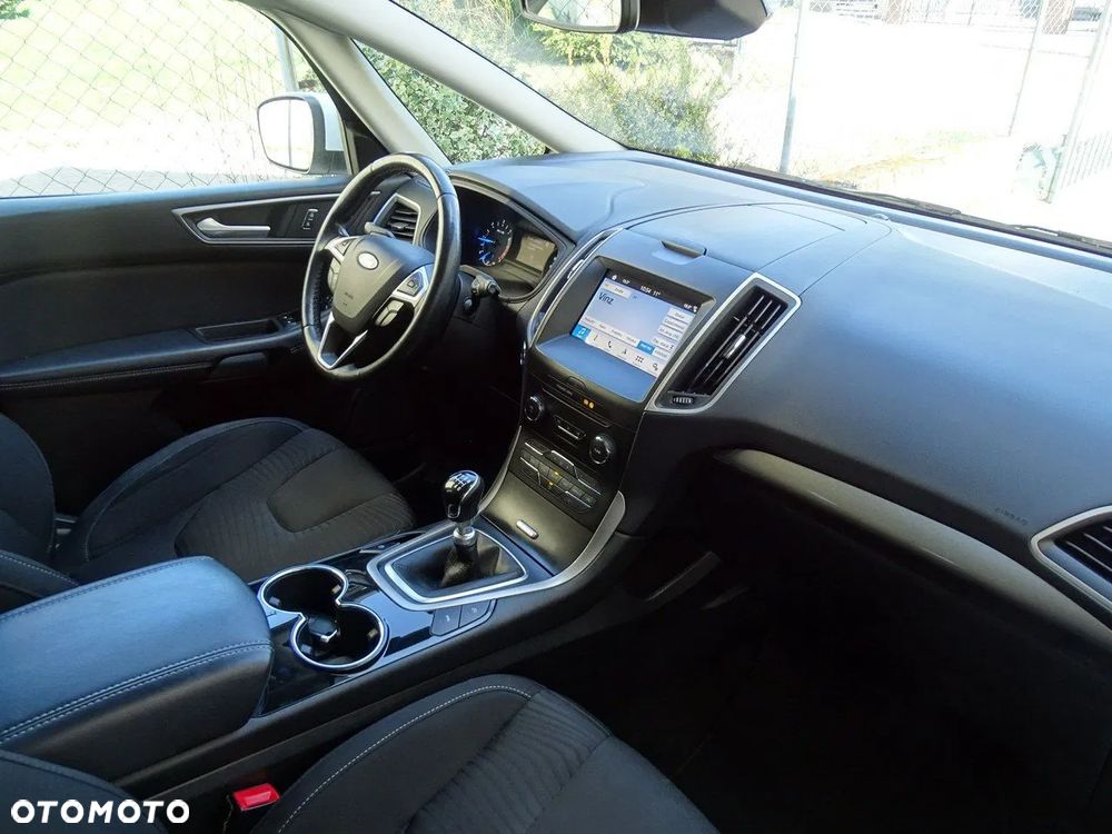 Ford S-Max - 17