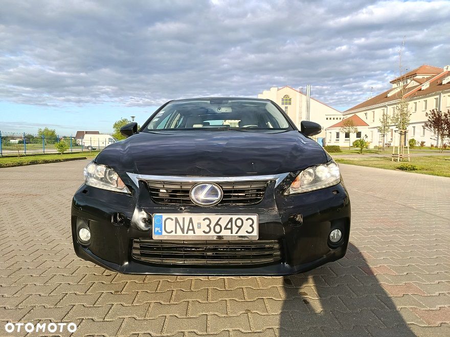Lexus CT - 9