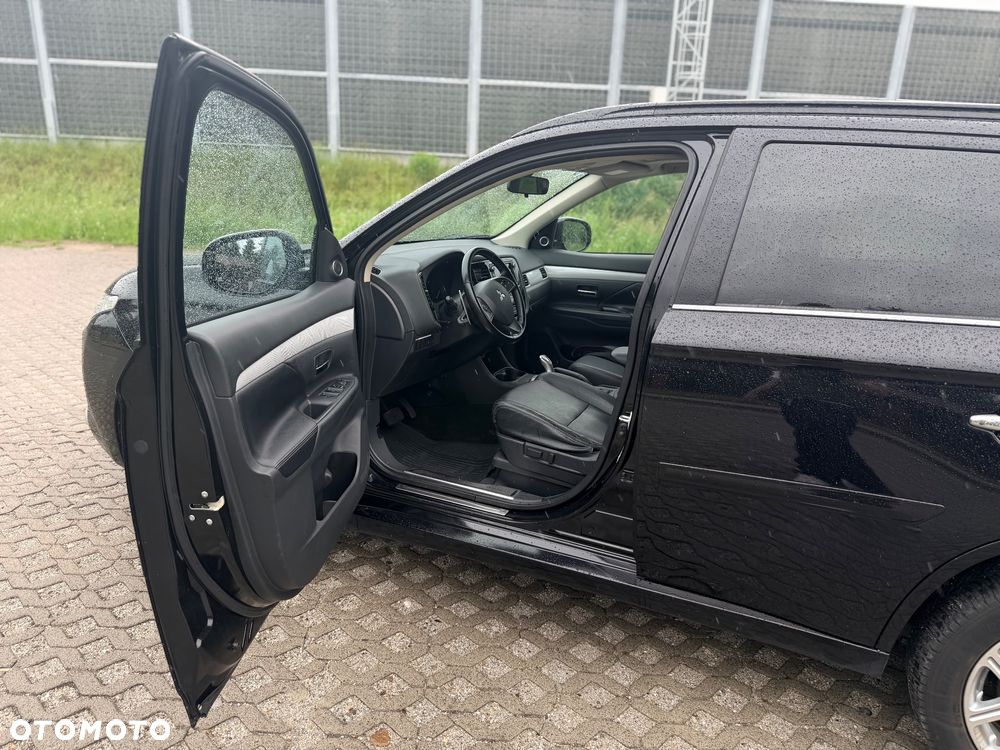 Mitsubishi Outlander - 13