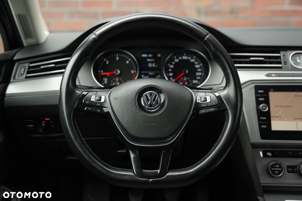 Volkswagen Passat 1.6 TDI BMT Trendline - 30