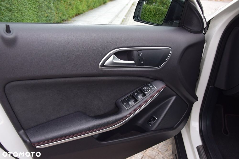 Mercedes-Benz GLA 250 4-Matic AMG Line - 9
