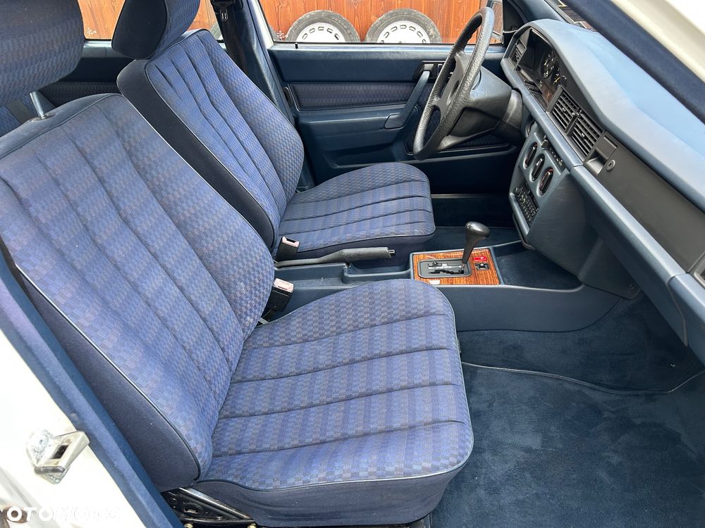Mercedes-Benz W201 (190) - 24