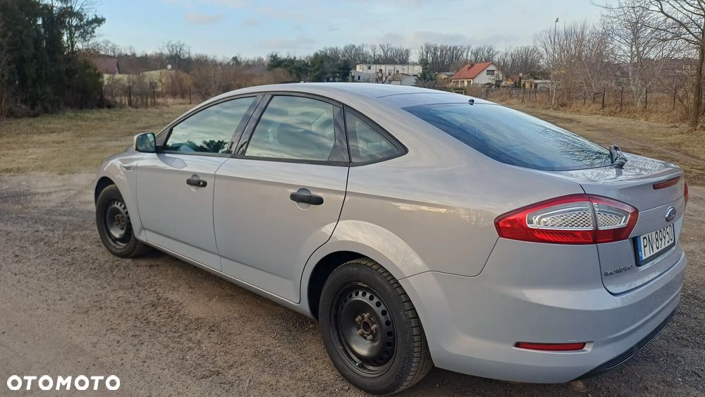 Ford Mondeo 2.0 Ambiente - 9