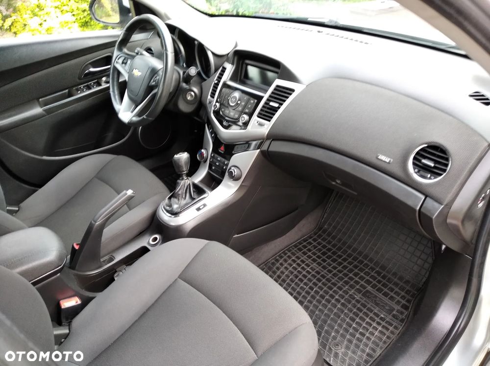 Chevrolet Cruze 1.6 LS - 26