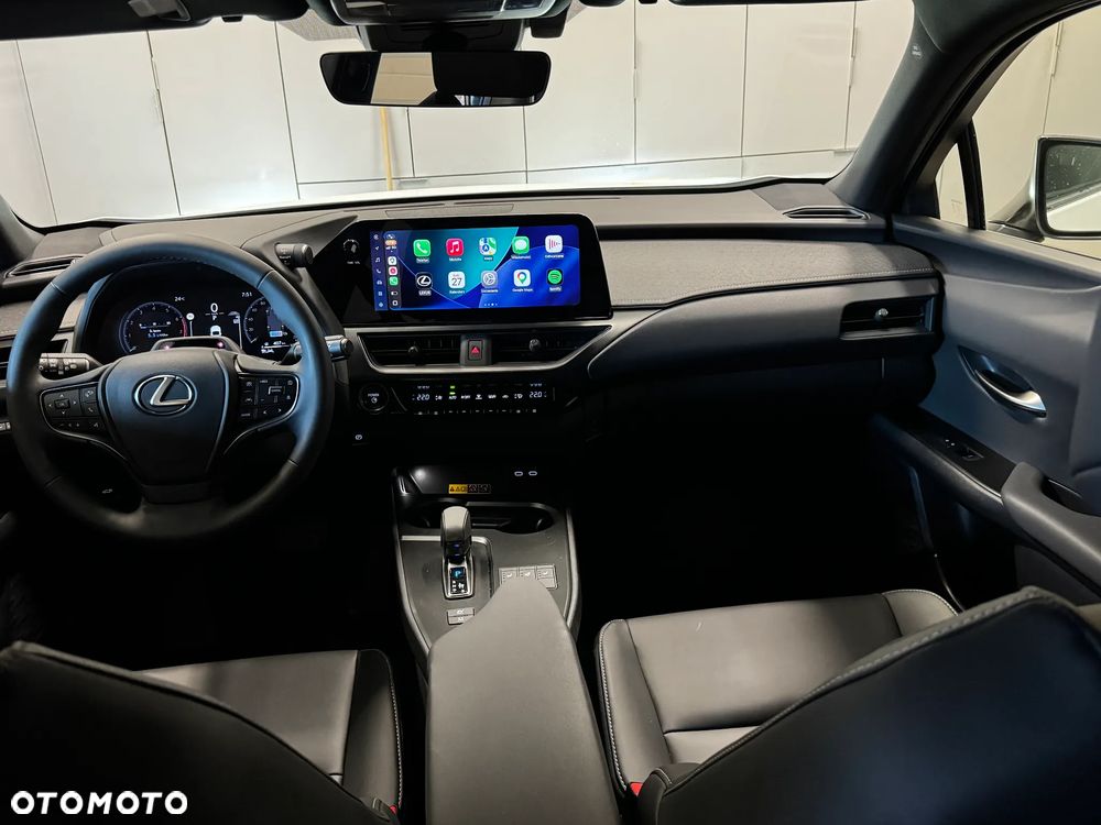 Lexus UX 300h F Sport Design - 17