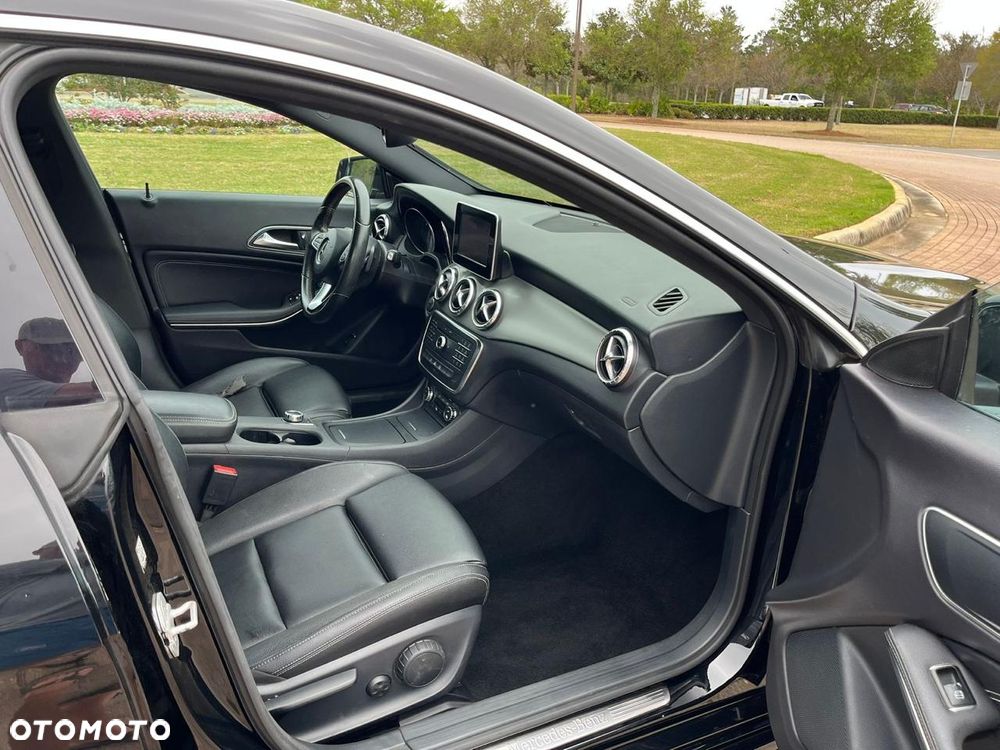 Mercedes-Benz CLA 250 4Matic 7G-DCT - 7