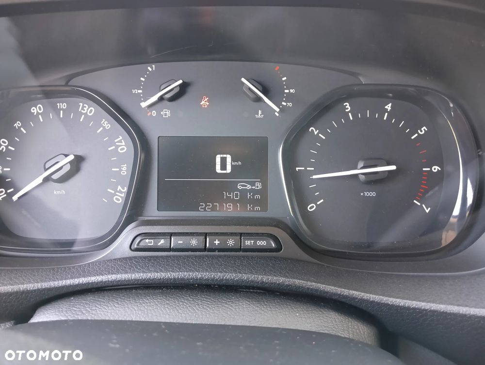 Peugeot EXPERT - 26
