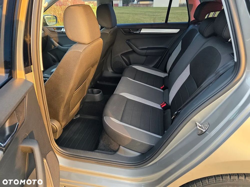 Skoda RAPID Spb 1.0 TSI Style - 11