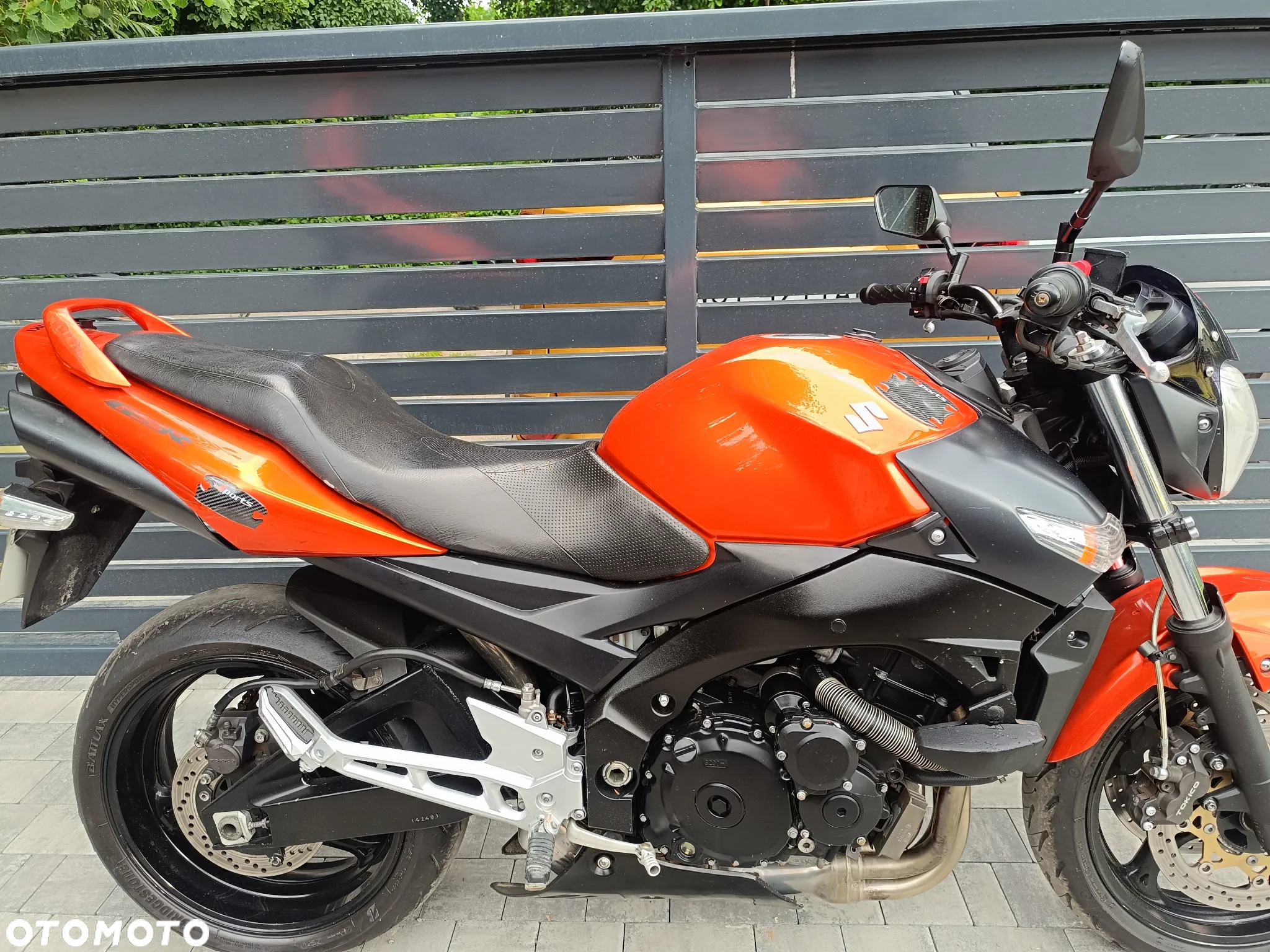 Suzuki GSR - 2