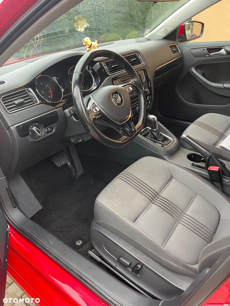 Volkswagen Jetta - 6