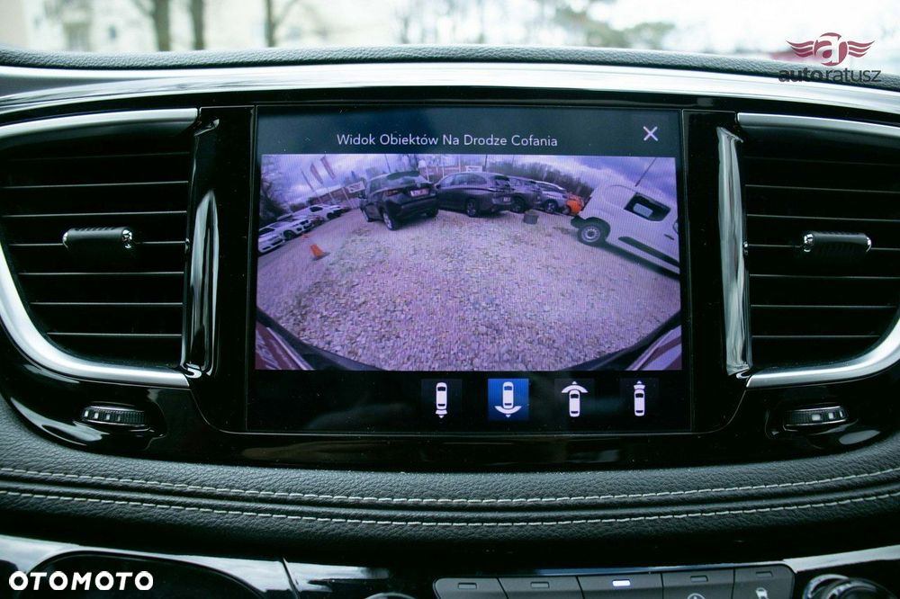 Chrysler Pacifica - 29