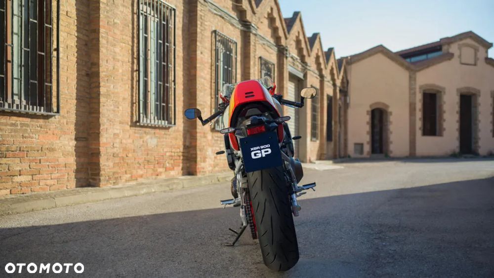 Yamaha XSR - 9