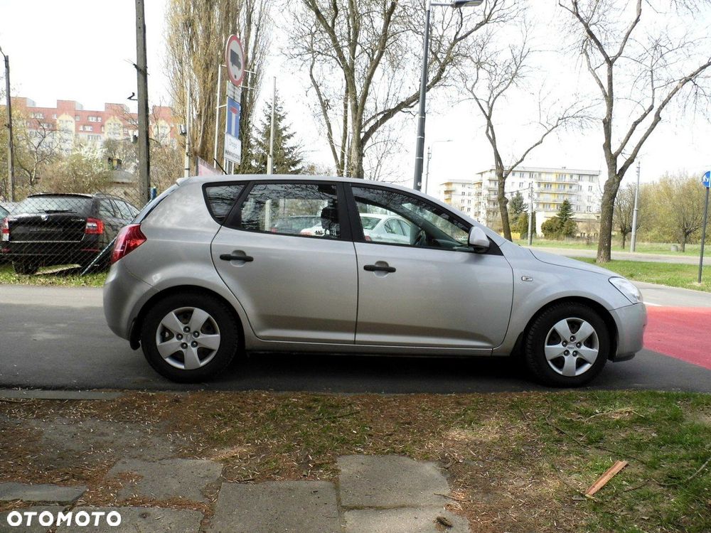 Kia Ceed - 4