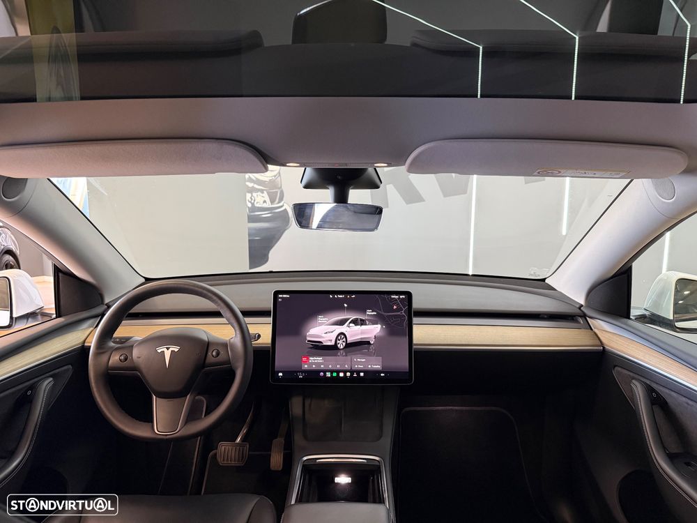 Tesla Model Y Standard RWD - 10