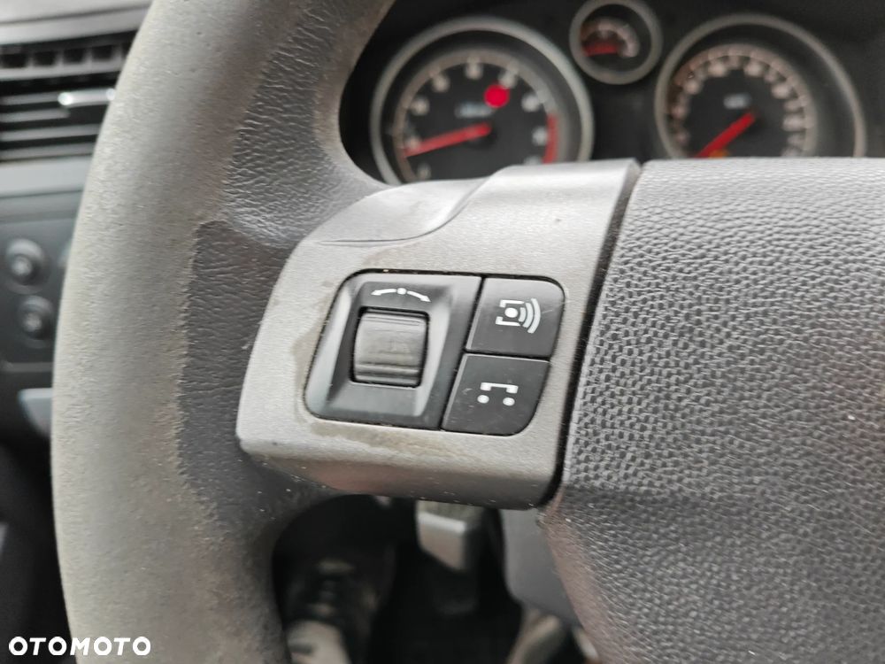 Kia Carnival V6 Executive - 32