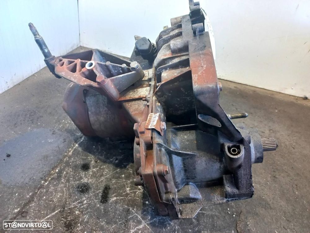 CAIXA DE VELOCIDADES RENAULT R 19 BERL. CON PORTÓN BC53 REF. JB3060 - 1