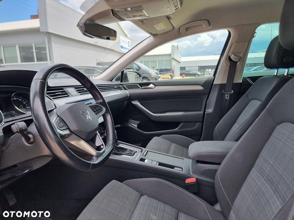Volkswagen Passat - 21
