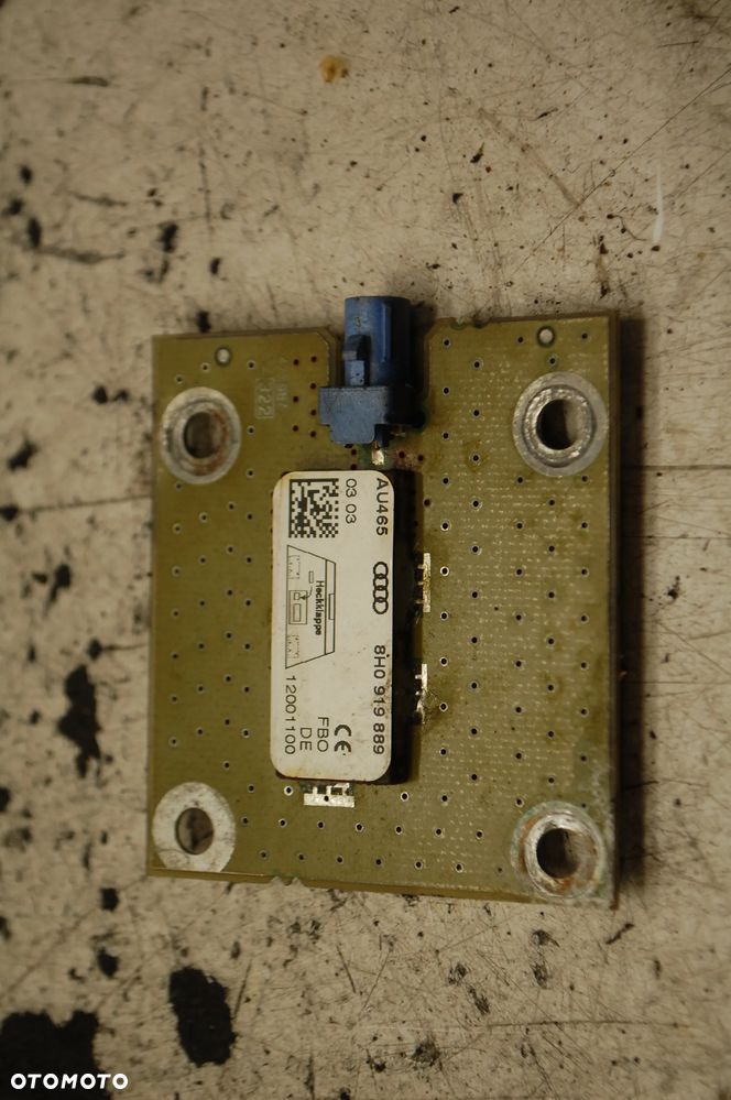 WZMACNIACZ ANTENY AUDI A4 B7 B6 CABRIO 8H0919889 - 1