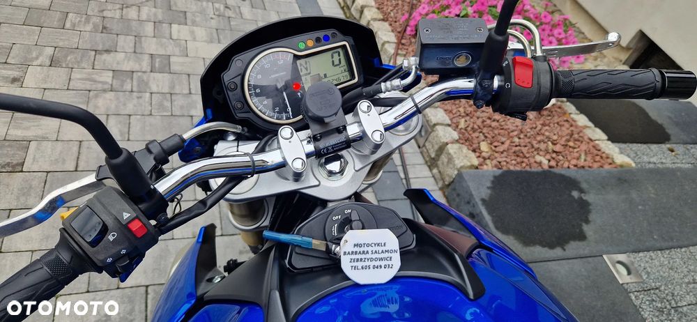 Suzuki GSR - 8