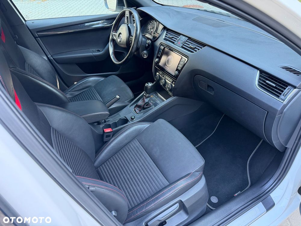 Skoda Octavia 2.0 TDI DSG RS - 20
