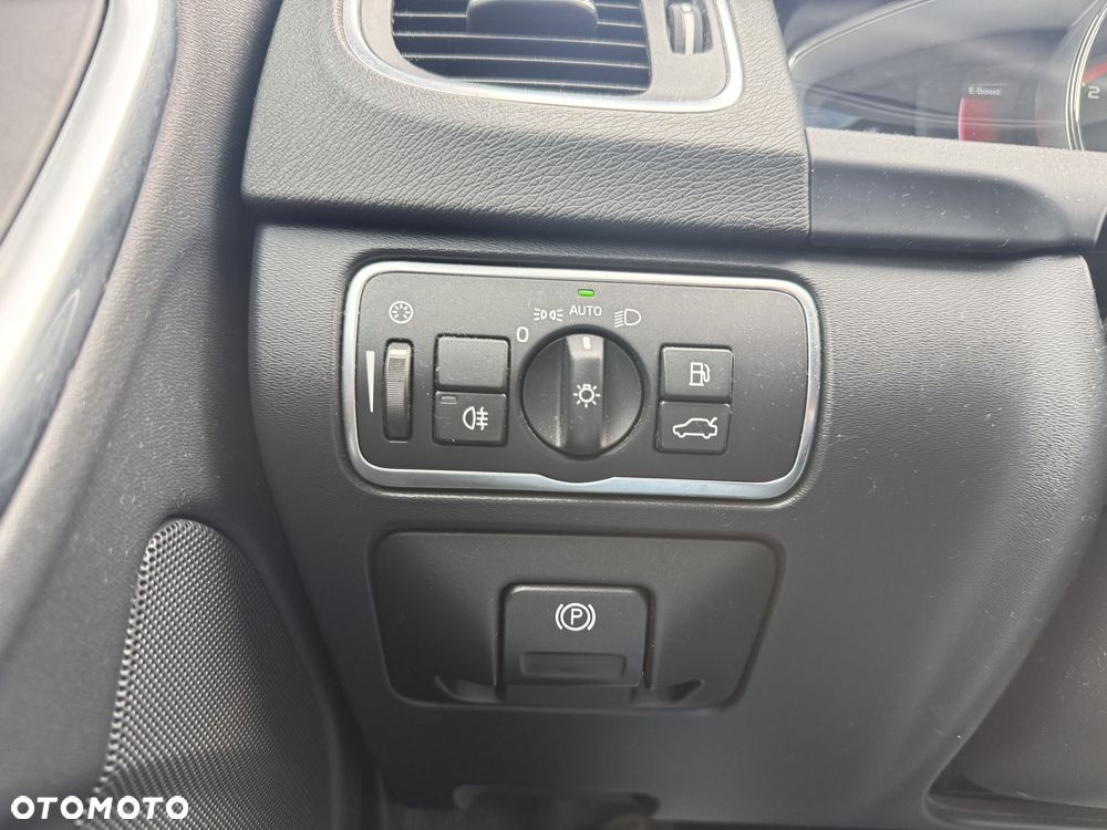 Volvo V60 D6 AWD Plug-in Hybrid Summum - 10