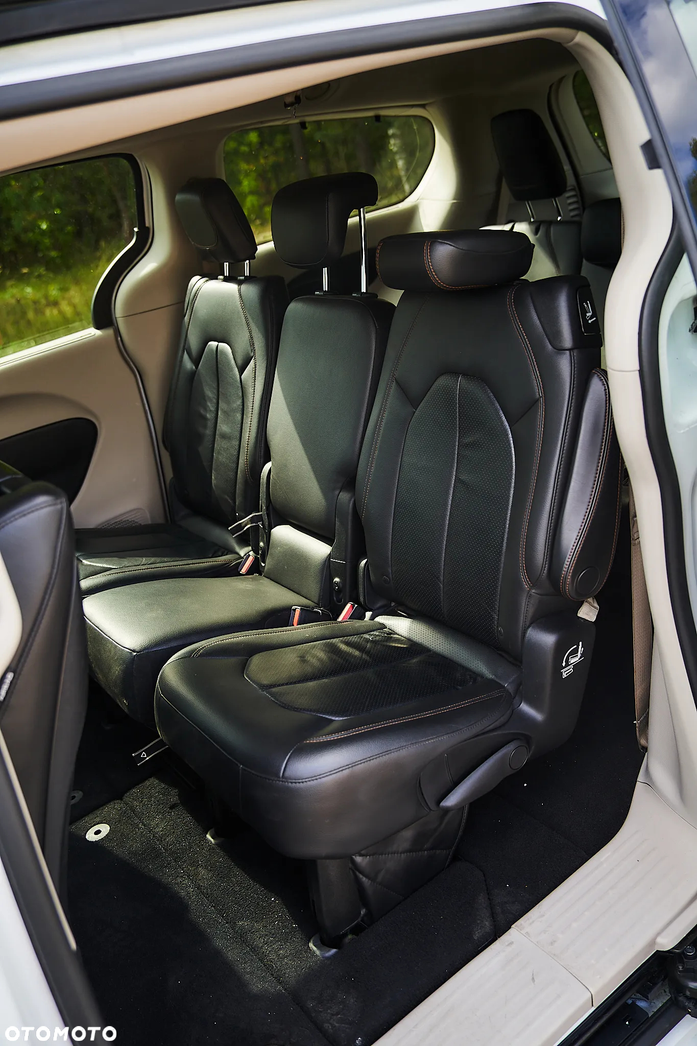 Chrysler Pacifica - 24