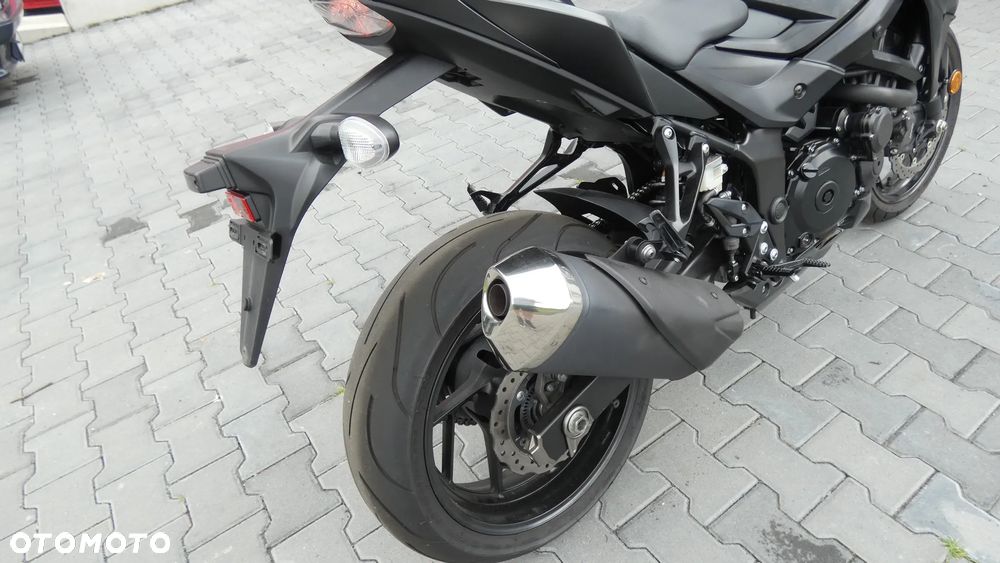 Suzuki GSX - 10