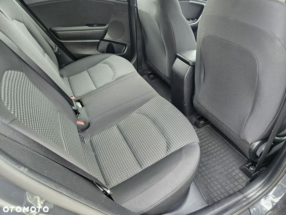 Kia Ceed - 13