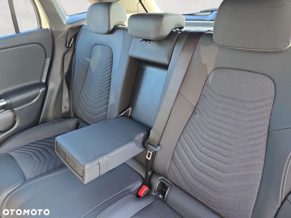 Mercedes-Benz EQA - 12