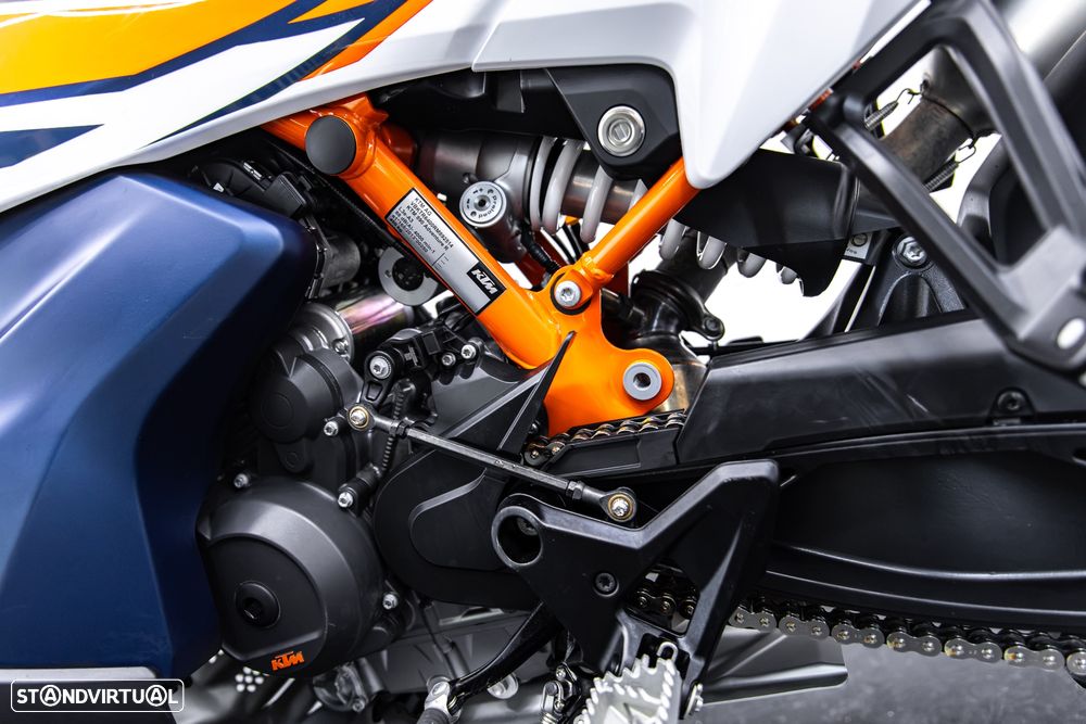 KTM 890 - 34