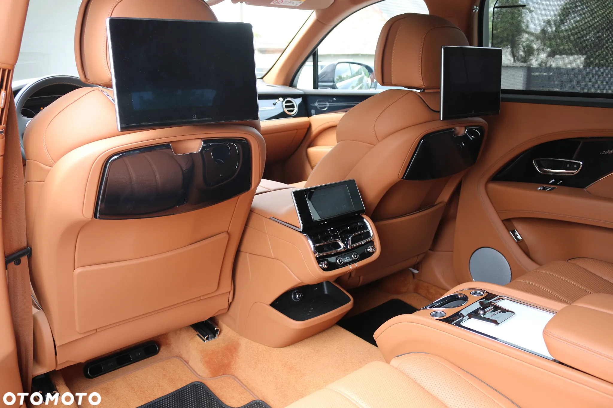 Bentley Bentayga - 17