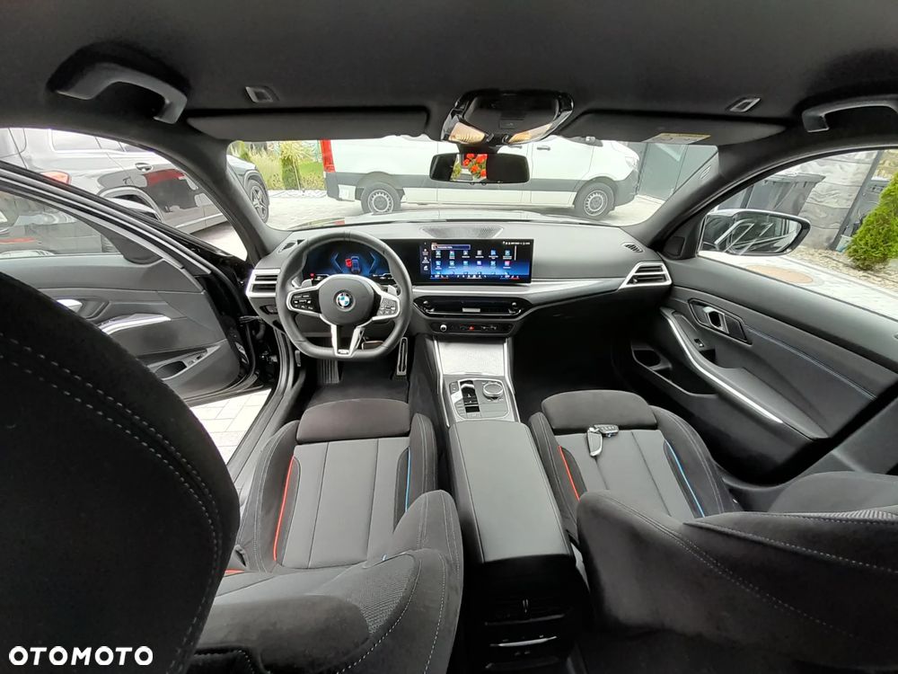 BMW Seria 3 330i xDrive M Sport - 14