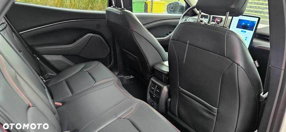 Ford Mustang Mach-E 88 kWh AWD Premium - 23