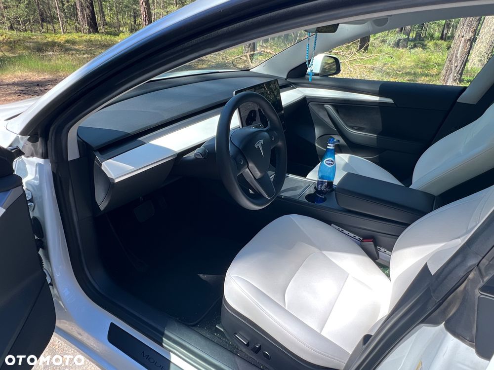 Tesla Model 3 - 4