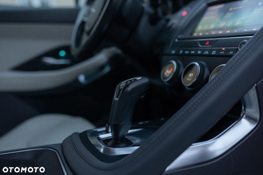 Jaguar E-Pace 2.0 i4P AWD R-Dynamic - 29