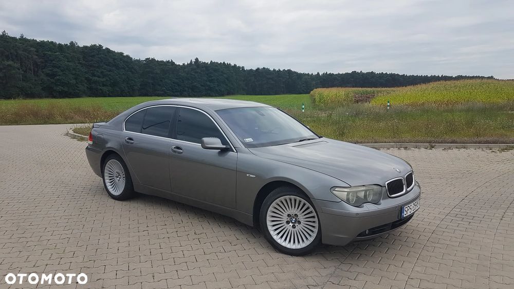 BMW Seria 7 745i - 1