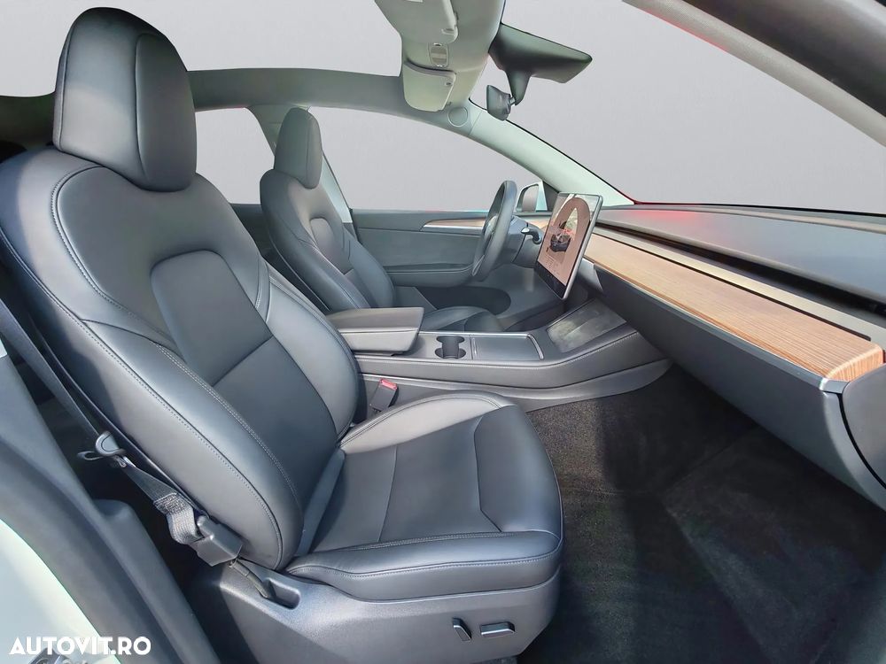 Tesla Model Y Long Range Dual Motor AWD - 16