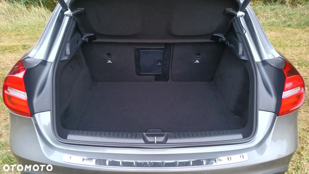 Mercedes-Benz GLA - 11