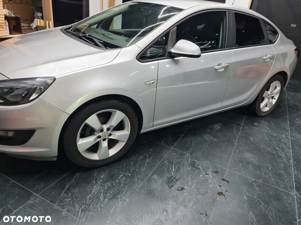 Opel Astra 1.6 Active - 12