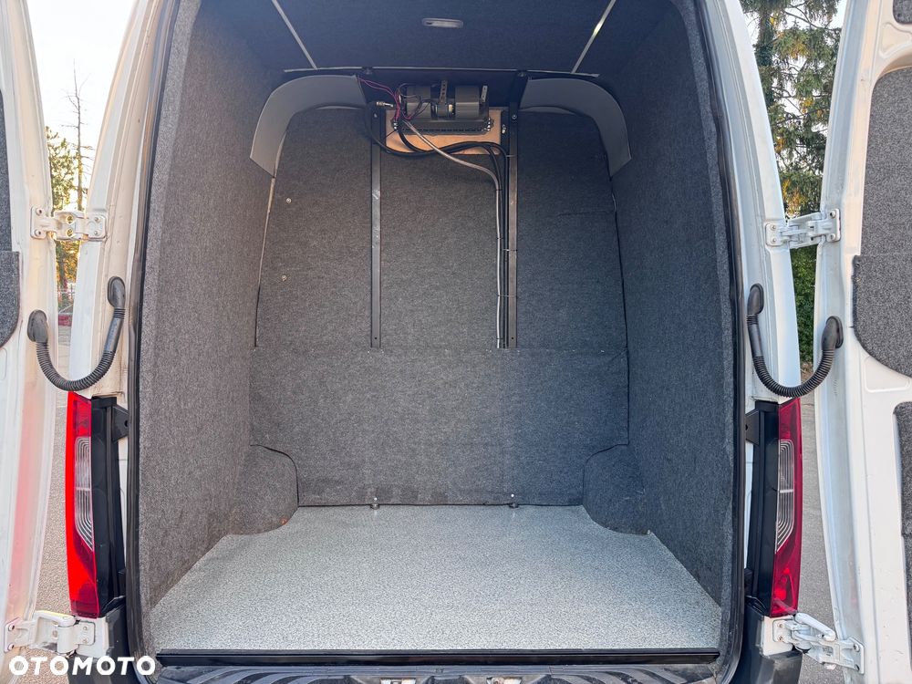 Mercedes-Benz Sprinter - 25