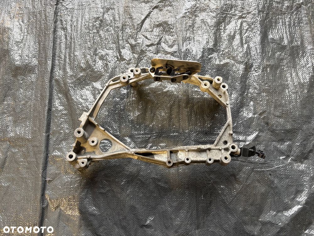 Vw Skoda Kodiaq łapa mocowanie intercoolera 04L145173G - 1