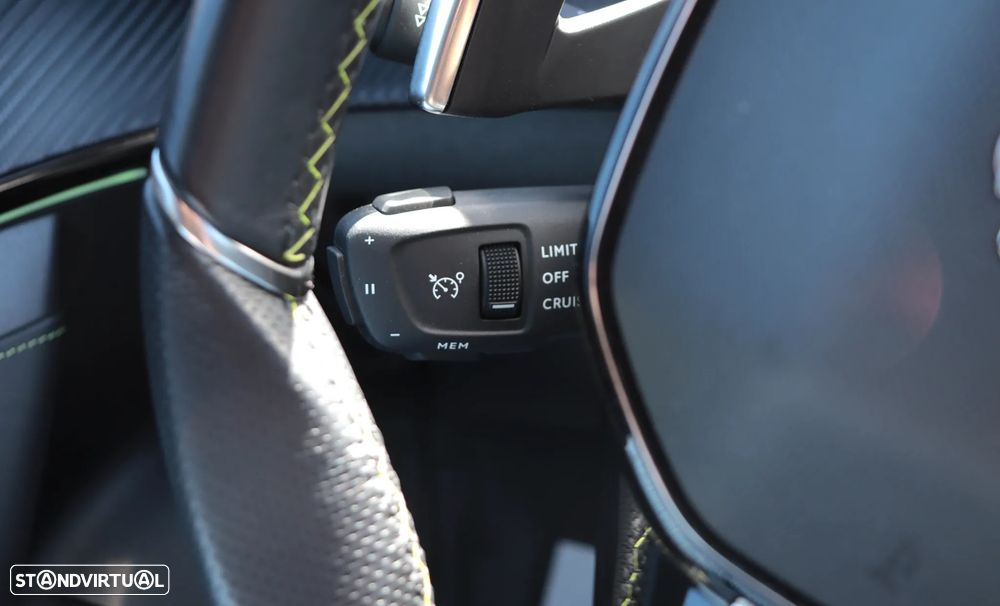 Peugeot 2008 1.2 PureTech GT EAT8 - 34
