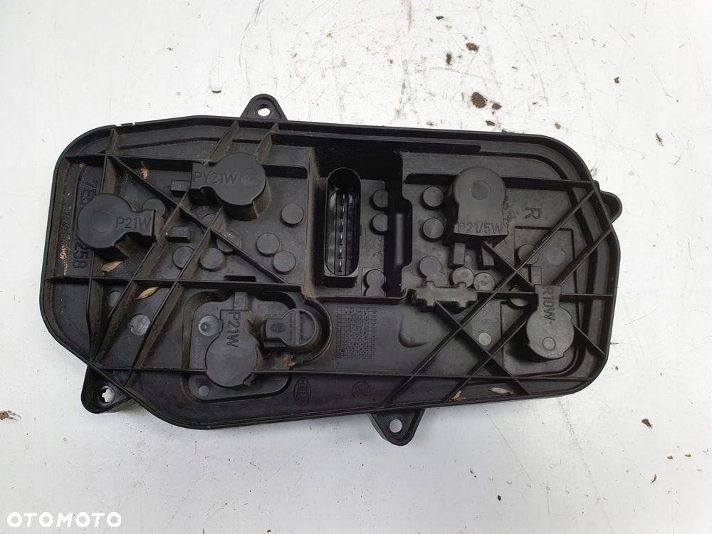 VW Transporter T5 lift PRAWY TYLNY WKŁAD LAMPY tył 7E5945258 - 8