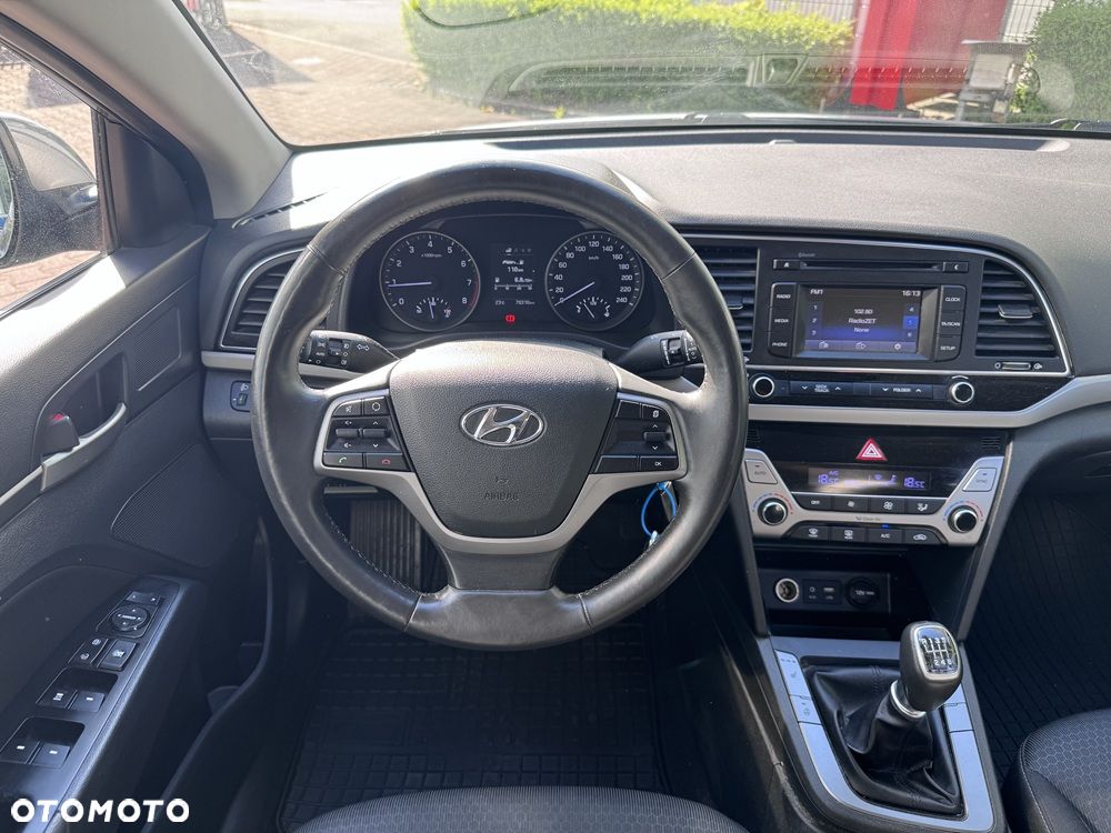 Hyundai Elantra 1.6 Comfort - 12