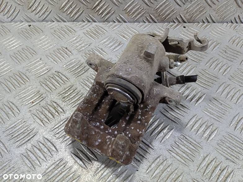 ZACISK PRAWY TYLNY VOLKSWAGEN GOLF 5 - 2